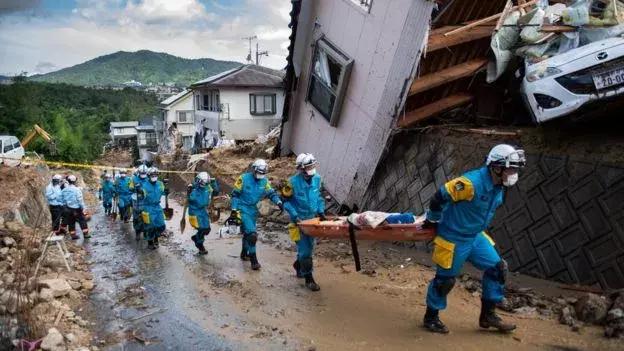 西日本豪雨夺命四大主因，安倍取消外访，加贺号投入救灾