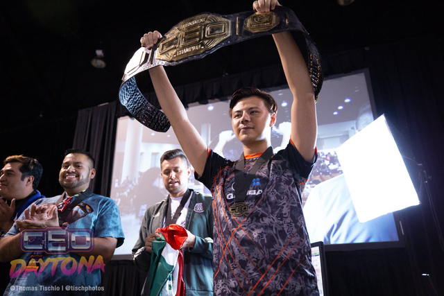 一冠一亚 小孩曾卓君笑傲美国CEO大赛