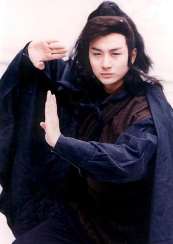 她是香港“艳后”之一，老公是“新加坡第一帅哥”，今置产成富婆