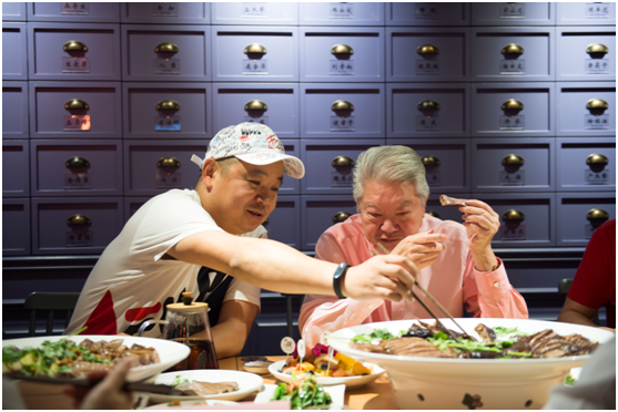 尝味“三千功”，食神蔡澜吃到“童年味道”