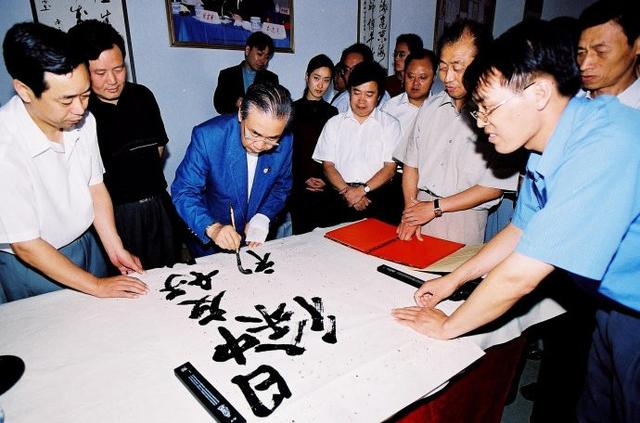日本唯一华裔首相，穿中山装拜见天皇，在位64天就被右翼弹劾