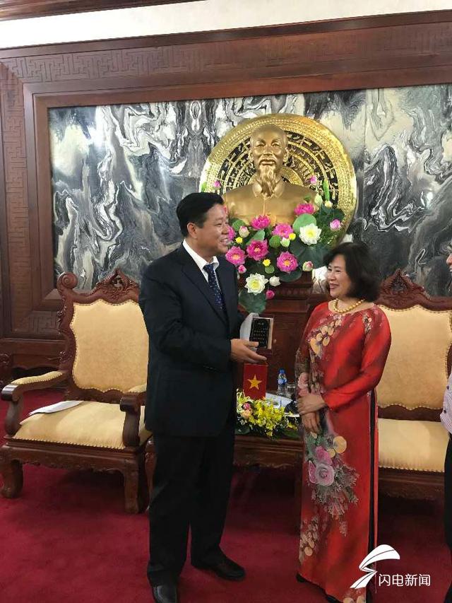 林峰海率团访问老挝、越南和新加坡