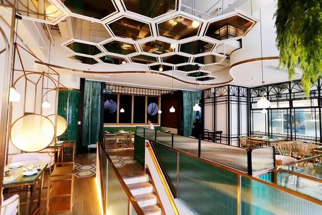 这家被抖音刷屏的火锅店，究竟有什么吸引人的地方？