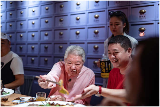 尝味“三千功”，食神蔡澜吃到“童年味道”