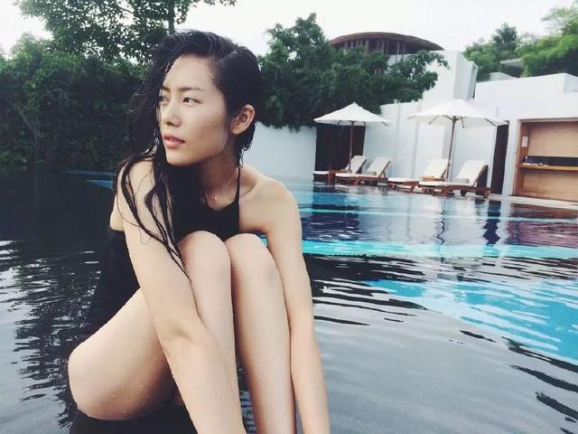 宽眼距塌鼻梁却被说成高级脸？这位18岁的亚洲女孩引发审美观念