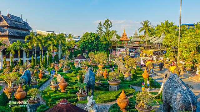 离曼谷3个小时车程的华欣，这里是泰国皇室的后花园