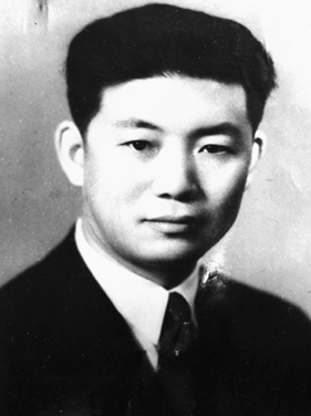 1935年，他授意刊发《闲话皇帝》一文，辛辣讽刺日本天皇