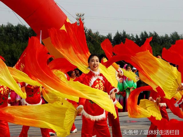 中国大妈在跳广场舞的同时，国外的老年人在做什么？