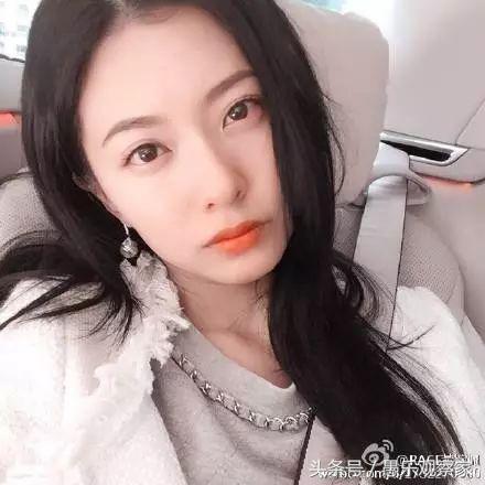 2R组合出道，向佐前女友，二婚挺孕肚嫁给新加坡富豪，如今很幸福