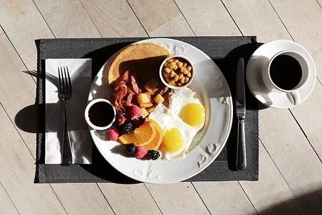 你以为不吃早饭，只是会得胃病这么简单吗？