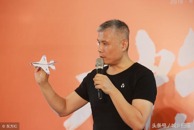 纸飞机玩出金钱，首架卖到新加坡，5年卖出1600万架，赚了多少？