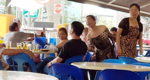 新加坡女佣赚外快有新招：周末陪阿叔喝酒公然调情