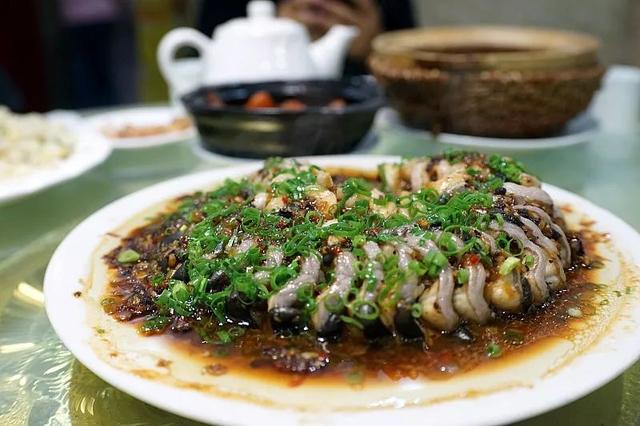 我在天津吃了一家由福建人推荐的四川厨师开的粤菜馆