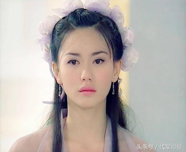 她26岁演《东游记》成名，美貌不输范文芳，嫁老外后幸福成这样？