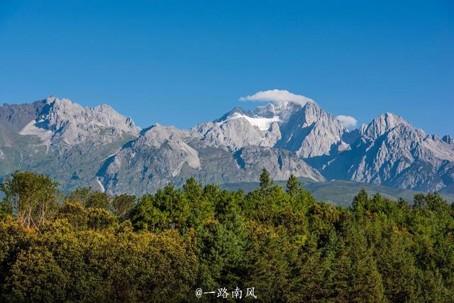 距离丽江机场46公里有个度假天堂，不花钱就能欣赏玉龙雪山全景！