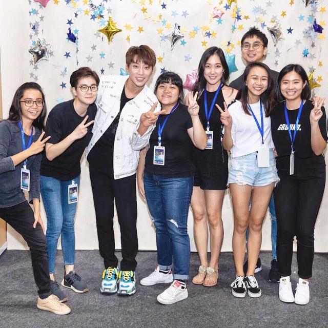 180820 黄致列新加坡之行合影不断出新 让人不得不爱的帅欧巴！