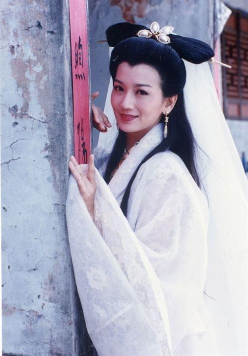 十三个版本的白蛇，最漂亮的不是赵雅芝刘诗诗杨紫，而是很火的她