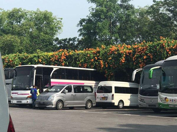 马来西亚私召车来新加坡抢客，同样服务收费低