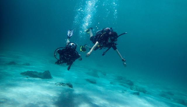 泰国普吉岛，初学者考证的好去处，推荐PADI五星潜店Super Divers