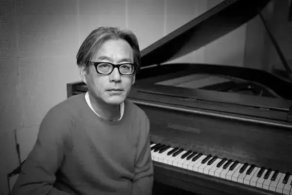 他的音乐 扮演着爱情世界永恒的疑和问