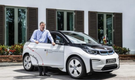 BMW i3化身「绿能公务车」德国驻新加坡大使馆抢头香