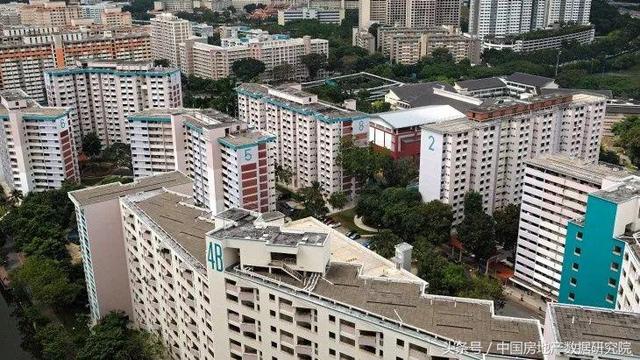 中国房地产改革，应该学香港还是新加坡？