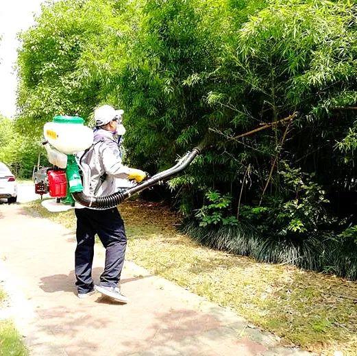「疾控信息」路遇小区绿化喷洒请绕道，防蚊灭蚊，预防登革热！