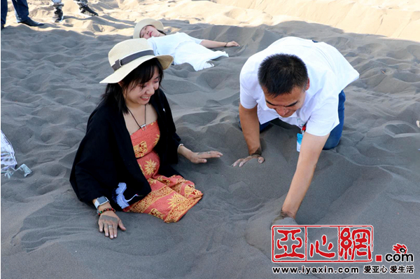 「云游新疆」变“沙”为宝 吐鲁番“沙疗+”发展模式吸引游客