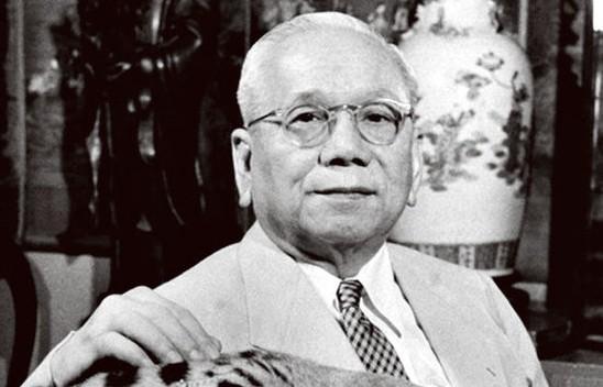 绰号万金油大王，被英皇授予爵位，此人在东南亚，无人不知