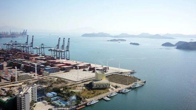 深圳竟也有不输新加坡的无边泳池，离海只有50米！