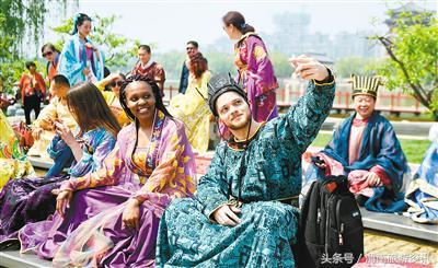 旅游给古城西安注入时尚鲜活的气息