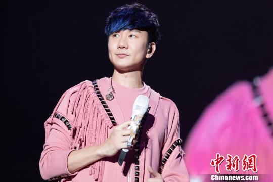 林俊杰天津演唱会发肺腑感言：私生活被讨论扭曲让我窒息