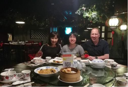 跨洋寻亲丨明天就要回美国了，14岁的她还没找到亲生爸妈……