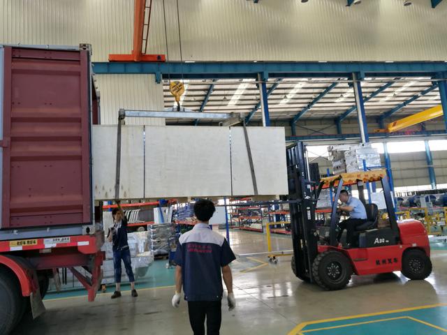 三台镭豹360炫彩型洗车机发往俄罗斯远东地区