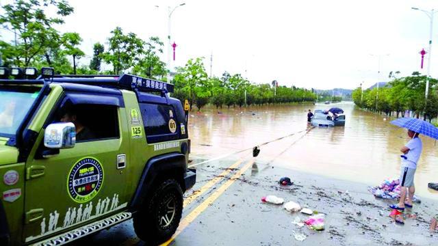 惠州有个狼帮救援队：5年免费帮助约800辆车脱困