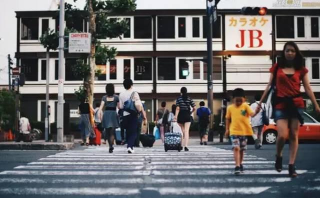 视角｜遏制“斑马线”上的悲剧 盘点国外值得借鉴的妙计