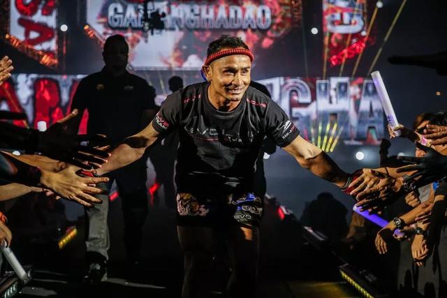 老前辈的新荣誉——记第一位ONE泰拳世界冠军