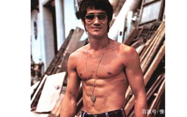 李小龙美国籍，李连杰新加坡籍，而他却大力支持儿子加入中国籍！