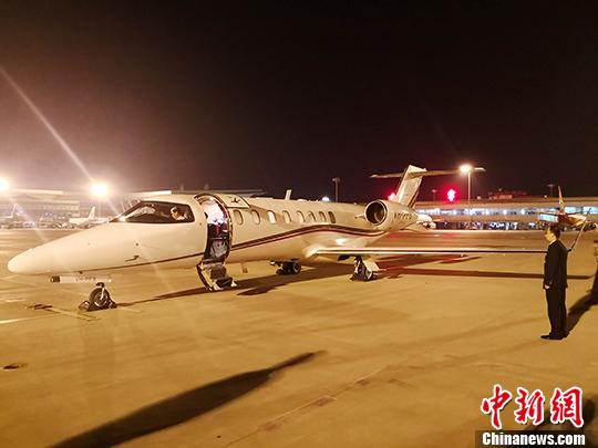 新加坡籍义工突发重病 青海多部门合力救治