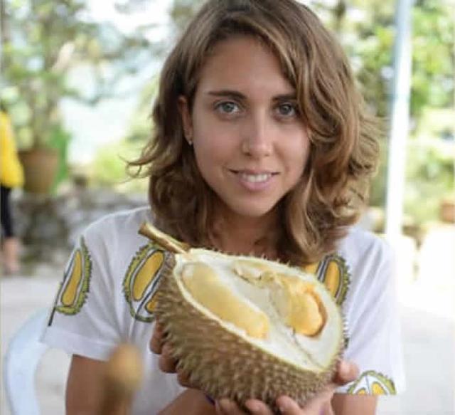 美国女子为探寻最美味榴莲走遍亚洲12个国家