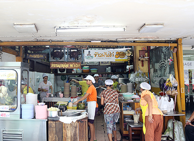 泰国巨无霸海南鸡饭，1小时吃完不仅免单，盘子都可以带走
