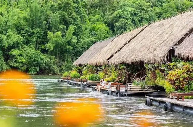 新线路「北碧府」桂河丛林浮筏，煤油灯~临水竹筏~丛林环抱