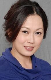 她曾是新加坡小姐冠军，与渣男同居八年，如今46岁发福到认不出