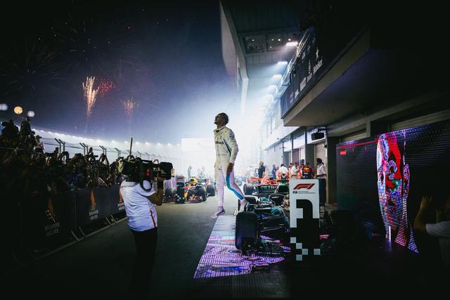 汉密尔顿嫌比赛无聊？在新加坡经历最漫长比赛