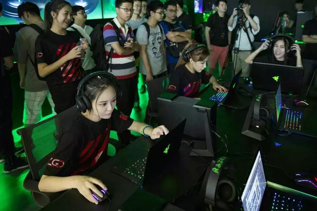 Razer雷蛇成功的轨迹，一个律师如何从差异化中打造硬件生态帝国