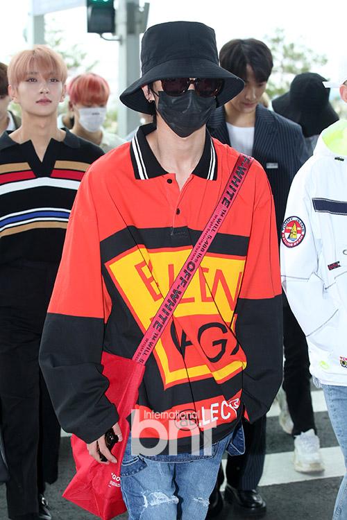 「seventeen」「新闻」180920 Seventeen因演唱会行程前往新加坡 帅气的机场时尚