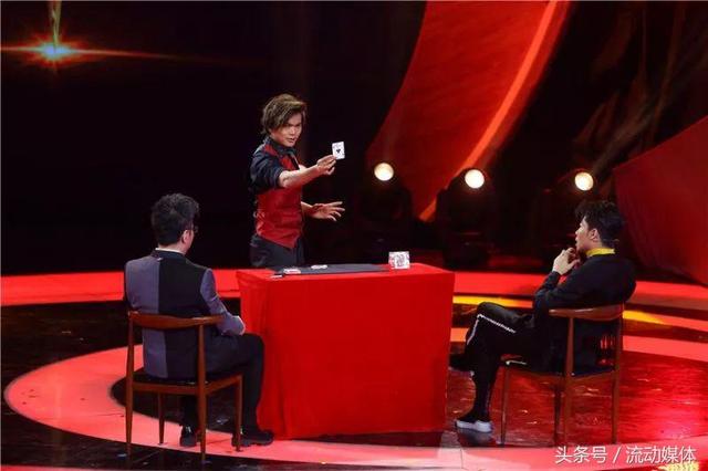 “美国达人秀”华裔首夺冠 纸牌魔术技惊全场