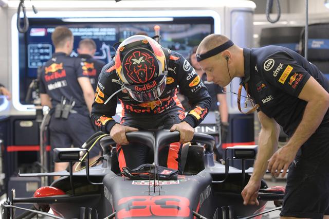 「体育」（2）赛车——F1新加坡大奖赛：第二轮练习赛赛况