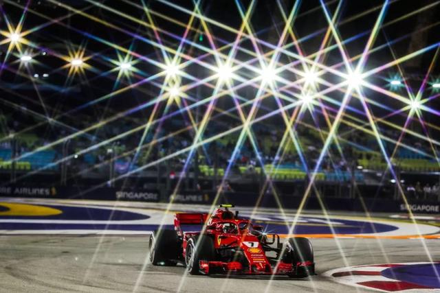 F1新加坡站周五练习赛｜首日夜幕降临，红蓝闪耀滨海湾赛道！