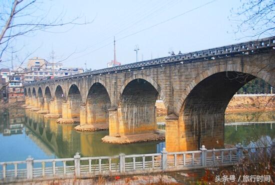 湖南百年古桥上算命一条街，曾经的将军县，如今裹上了神秘色彩！
